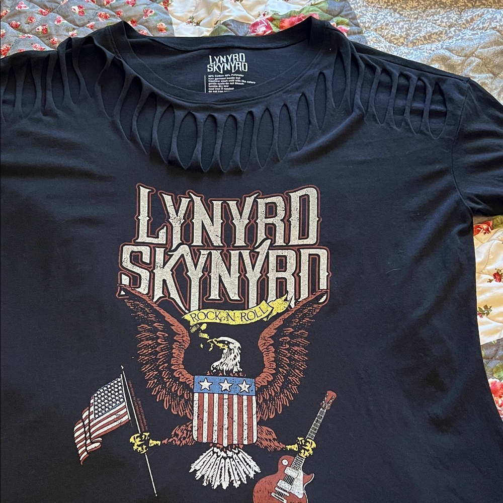 SOLD!!Lynyrd Skynyrd Black Graphic Tee